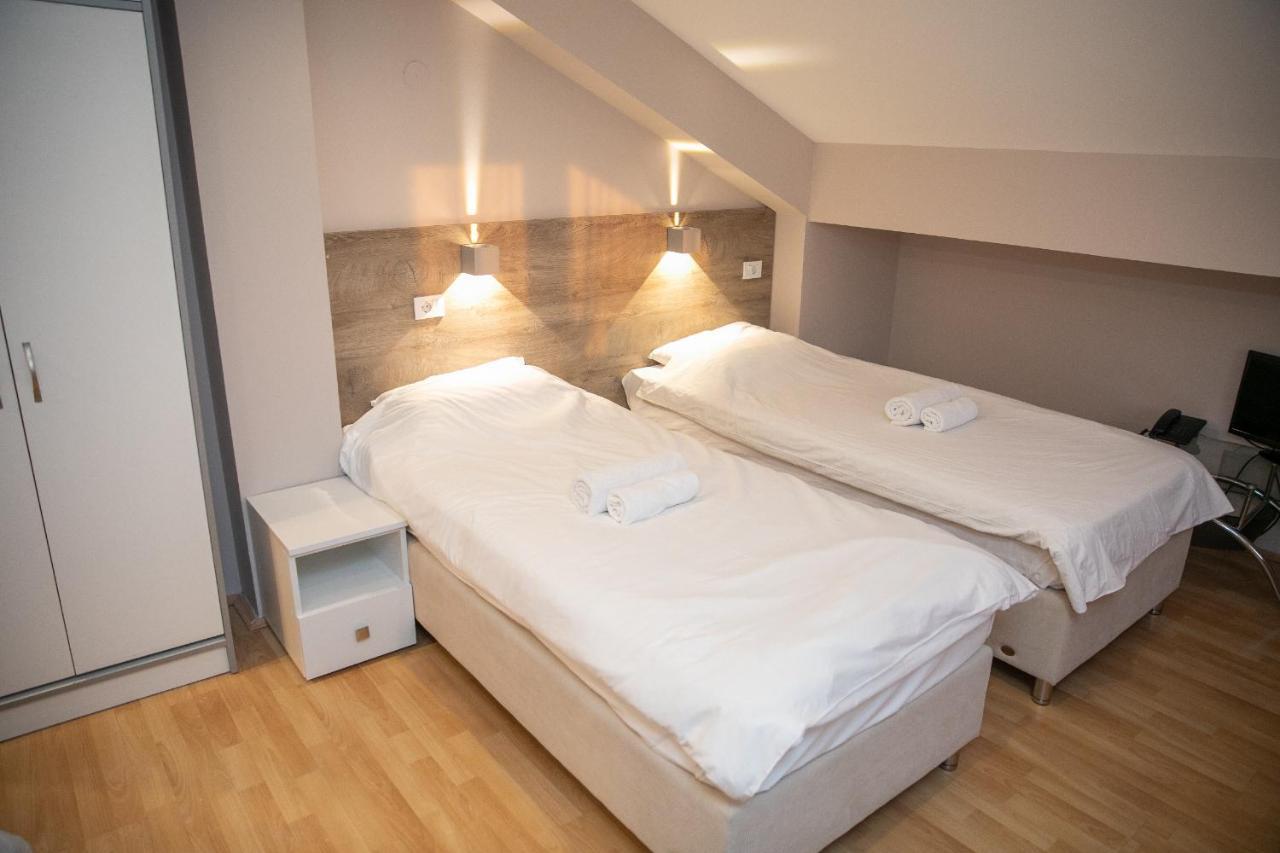 פירוט Hotel Dijana מראה חיצוני תמונה
